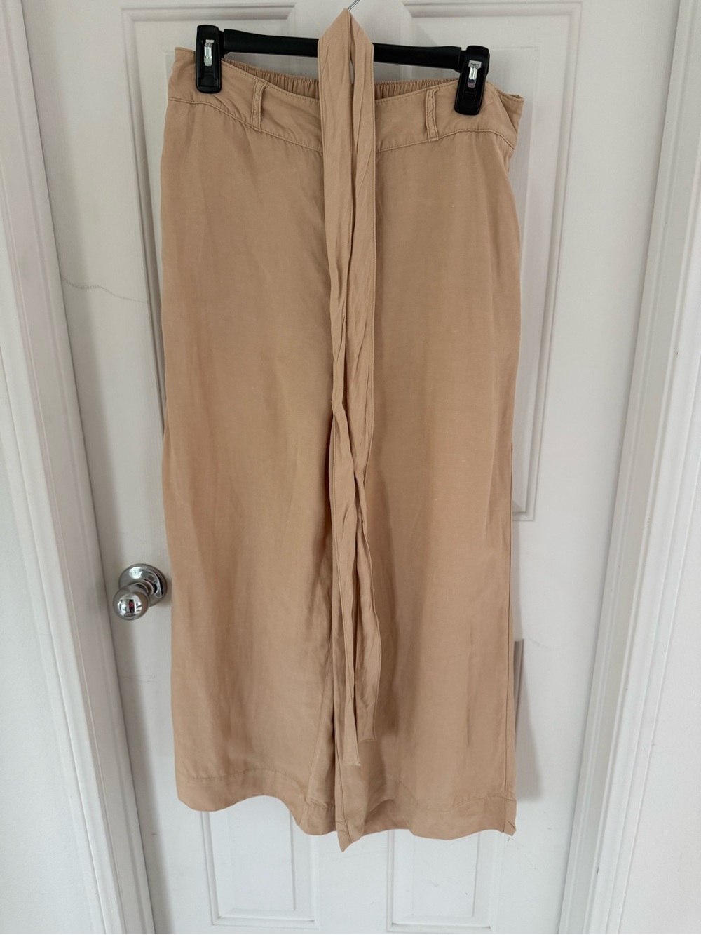 Halston- Lightweight Tan Wide-Leg Pants with belt